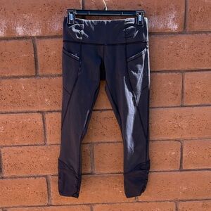 lululemon athletica dark blue cropped leggings